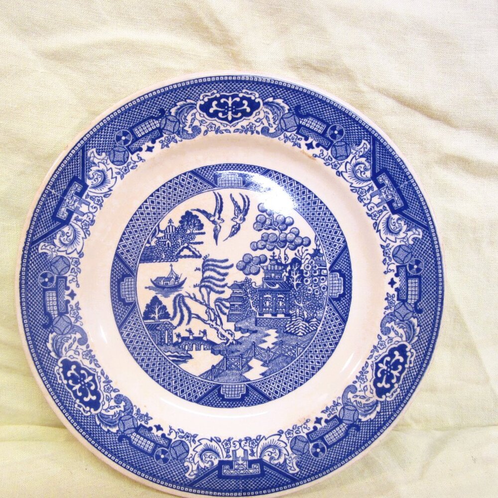 VTG WILLOW WARE BY ROYAL CHINA, BLUE DINNER/DISPLAY PLATE